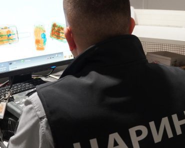 Šta se ovo desilo na skeneru? Carinik nije mogao da veruje šta vidi u koferu! Neviđeni šok usledio nakon…