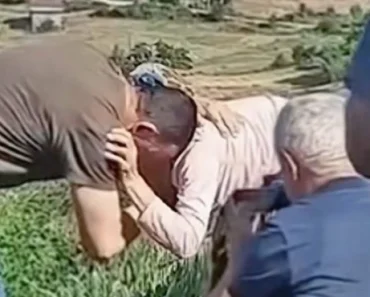 Sina nije videla 40 godina, a onda se pojavio na vratima: Zbog ovog prizora plače cela Srbija (VIDEO)