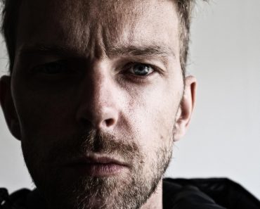 „Brata od tetke sam držao skoro 5 godina u stanu. Sad znam da sam samo ispao budala.“ „Brata od tetke sam držao skoro 5 godina u stanu. Sad znam da sam samo ispao budala.“