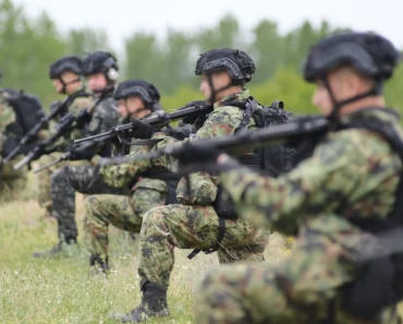 VOJSKA SRBIJE IZLAZI NA TEREN Oglasilo se Ministarstvo odbrane najnovijim saopštenjem VOJSKA SRBIJE IZLAZI NA TEREN Oglasilo se Ministarstvo odbrane najnovijim saopštenjem