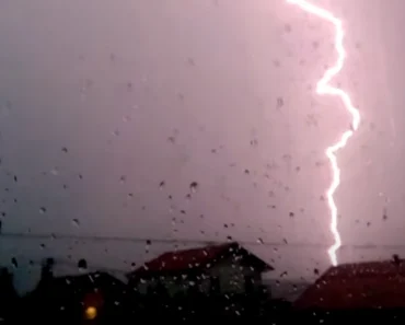 STIŽU PLJUSKOVI I GRMLJAVINE, EVO GDE ĆE NEVREME PRVO DA UDARI
