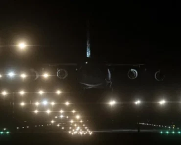 Šok: Šta je ovo poletelo iz Kijeva?! Prizor zapanjio svet, Rusija je sve znala? (VIDEO) Šok: Šta je ovo poletelo iz Kijeva?! Prizor zapanjio svet, Rusija je sve znala? (VIDEO)