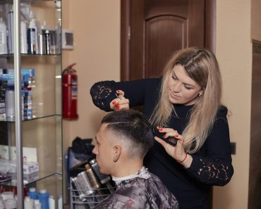 „Slučajno sam pipnuo frizerku ali me je šokiralo ono što mi je predložila posle toga“