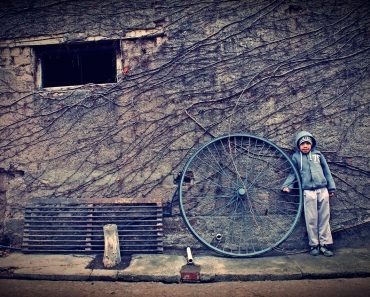 “Prišao mi dečak u parku i ponudio detetu keks – kad sam mu videla ruke, srce mi se slomilo!”