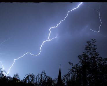Au šta će nas OVO POGODITI! Intenzivna oluja večeras će se sručiti na ove delove Srbije!