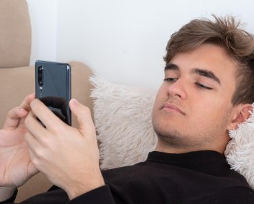 Pobrkao sam poruke i šefu poslao poruku namenjenu devojci. Od tada me zove ‘zverko’. Pobrkao sam poruke i šefu poslao poruku namenjenu devojci. Od tada me zove ‘zverko’.