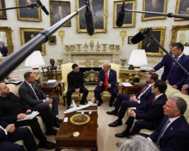 Misteriozni detalj iz Vašingtona skrenuo pažnju svima: Šta ovo Ukrajinci nose sa sobom?!