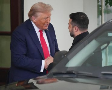 LJUDI, DA LI JE OVO MOGUĆE? Ceo svet primetio OVO na Zelenskom – došao kao “POSLEDNJI SIROTAN” ŠOK