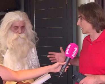 ŠTA JE, BRE, OVO? Starac sa dugom kosom i još dužom bradom došao na Pink – POTPISAO UGOVOR sa Mitrovićem i ŠOKIRAO