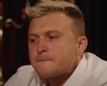 SAMO SE SRUŠIO I PAO Stefan Karić utučen zbog njegove iznenadne smrti, lije suze