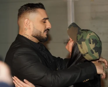 OTKRIVEN RAZLOG SVAĐE DARKA I KAĆE U MERCEDESU Zbog poteza pevača nije mogla da sakrije bes, a onda je usledio užas na putu!