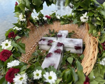 AKO OVO NE URADITE NA KRSTOVDAN, SVE ĆE VAM “IĆI NAOPAKO” CELE GODINE: Jeste crveno slovo, ali 1 pravilo NE VAŽI AKO OVO NE URADITE NA KRSTOVDAN, SVE ĆE VAM “IĆI NAOPAKO” CELE GODINE: Jeste crveno slovo, ali 1 pravilo NE VAŽI