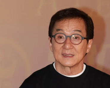 HIT SCENA U CENTRU BEOGRADA Pevačica srela Džekija Čena na ulici, odmah je uradila jednu stvar (FOTO)