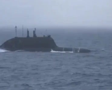 PANIKA TRESE REDOVE NATO-A! Ruska podmornica sa nuklearkama izronila kod Francuske, moglo je da bude KATASTROFALNO
