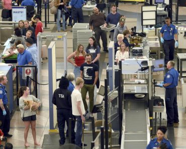 Srpska porodica sletela u Nemačku, policajci ih presreli odmah: Jedna stvar naterala ih je da plate drakonsku kaznu Srpska porodica sletela u Nemačku, policajci ih presreli odmah: Jedna stvar naterala ih je da plate drakonsku kaznu