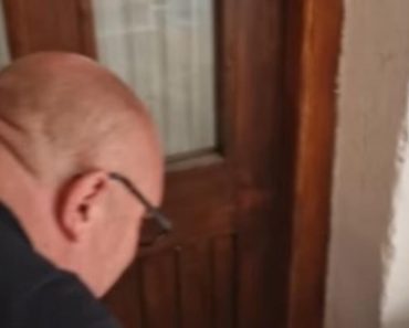 ZMIJA JE SVE VREME VREBALA PLEN U KUĆI, ALI NIJE BILA SAMA: Vladica stigao u poslednjem momentu, zatekao ŠOK PRIZOR