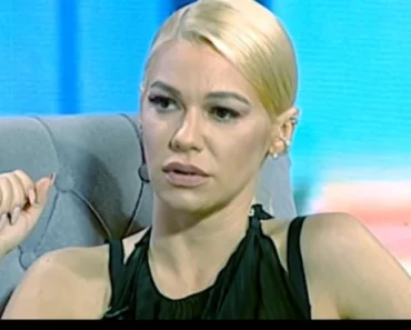 Nataša Bekvalac bez gaćica izašla pred publiku – Seva na sve strane (VIDEO)