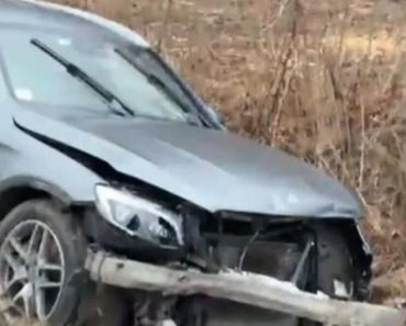 SRPSKI PEVAČ DOŽIVEO STRAŠNU SAOBRAĆAJNU NESREĆU! Auto SMRSKAN, slike sa lica mesta su jezive