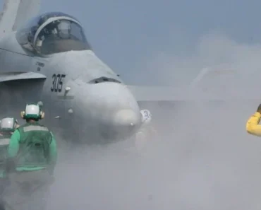 Amerika na ivici rata, izdato šok naređenje: Okruženi ste najvećom armadom ikada!