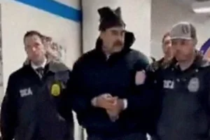 Prvi snimak Madura iz pritvora: Jedan detalj u njegovim rukama je svima zapao za oko (VIDEO)